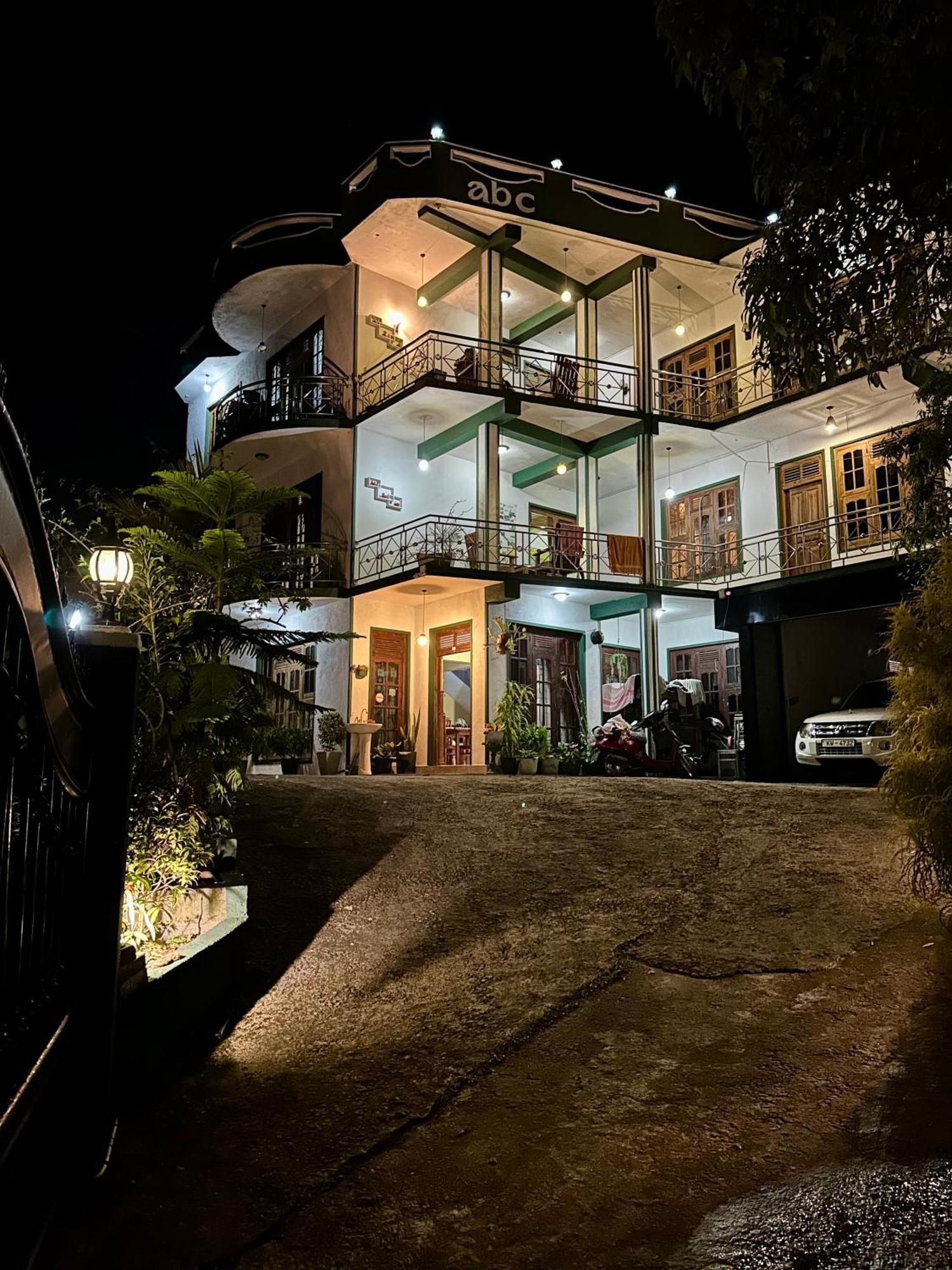 Abc Guest Inn & Restaurant Хапутале Екстериор снимка