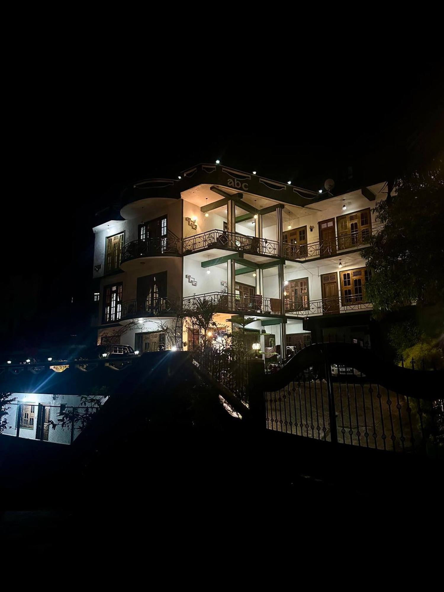 Abc Guest Inn & Restaurant Хапутале Екстериор снимка