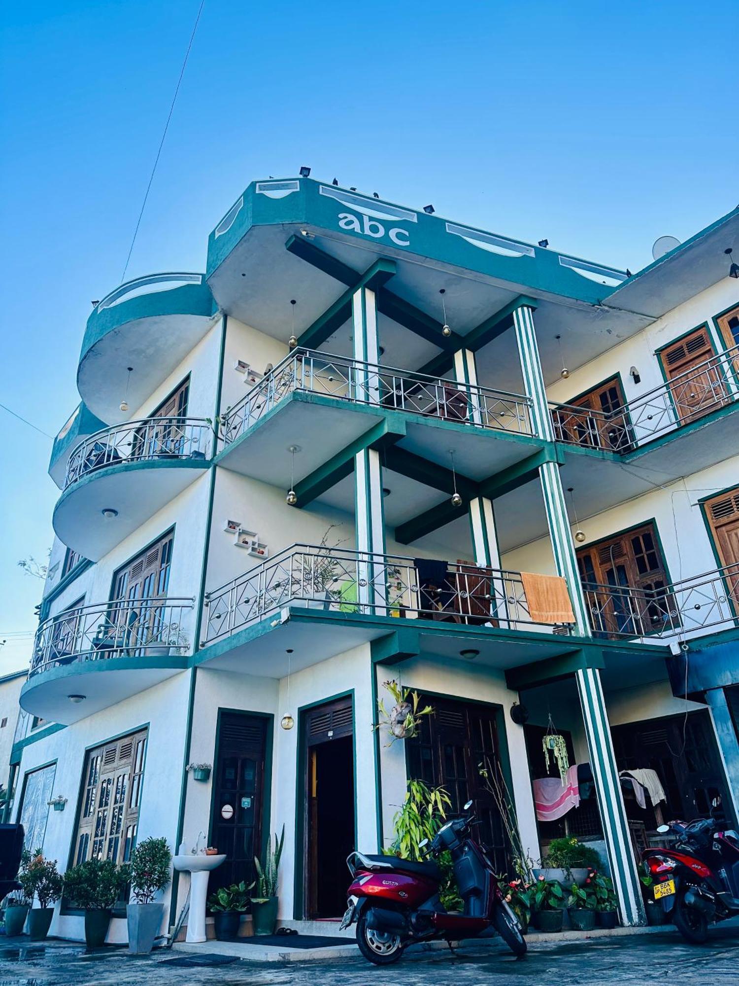 Abc Guest Inn & Restaurant Хапутале Екстериор снимка