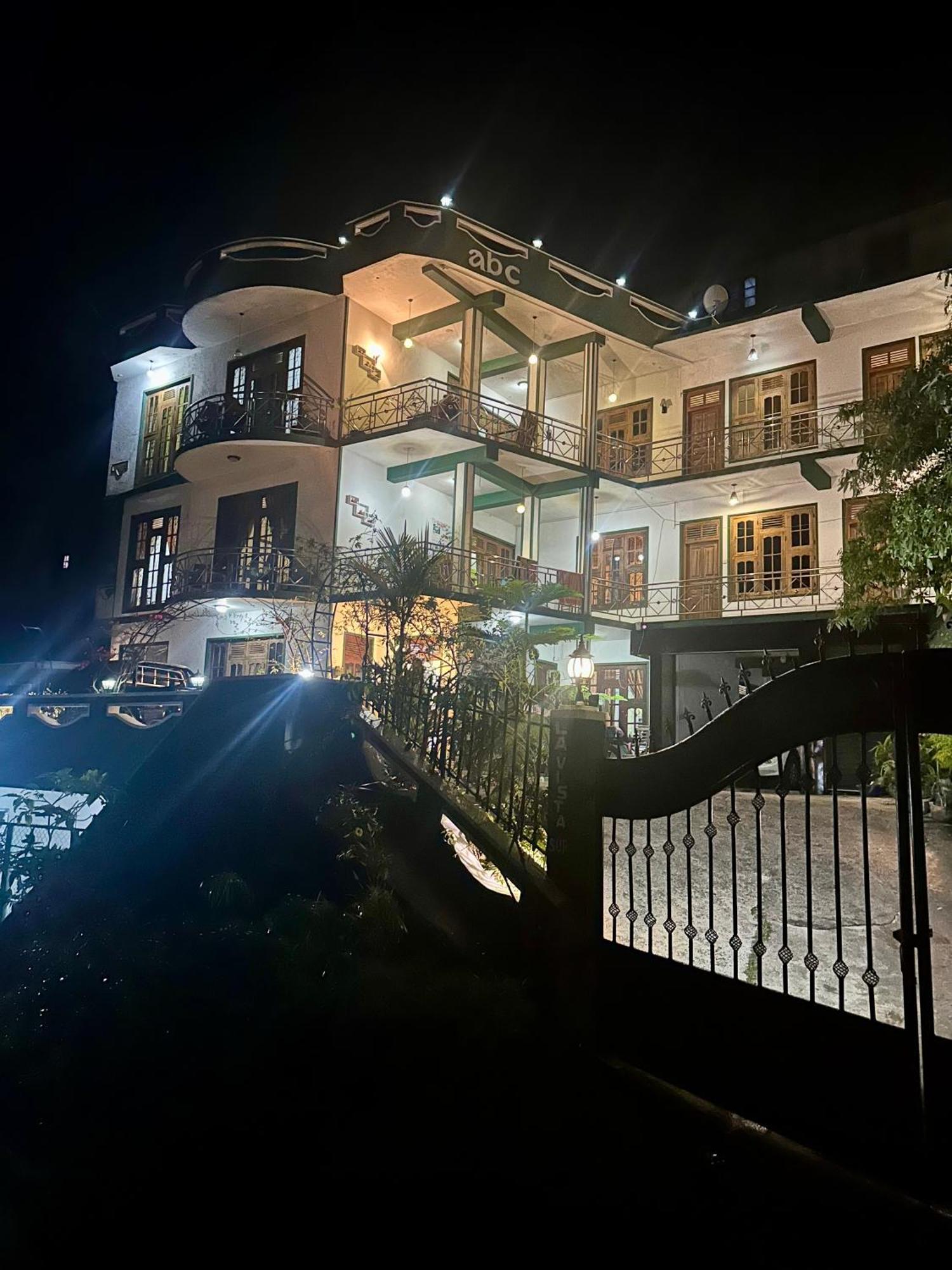 Abc Guest Inn & Restaurant Хапутале Екстериор снимка