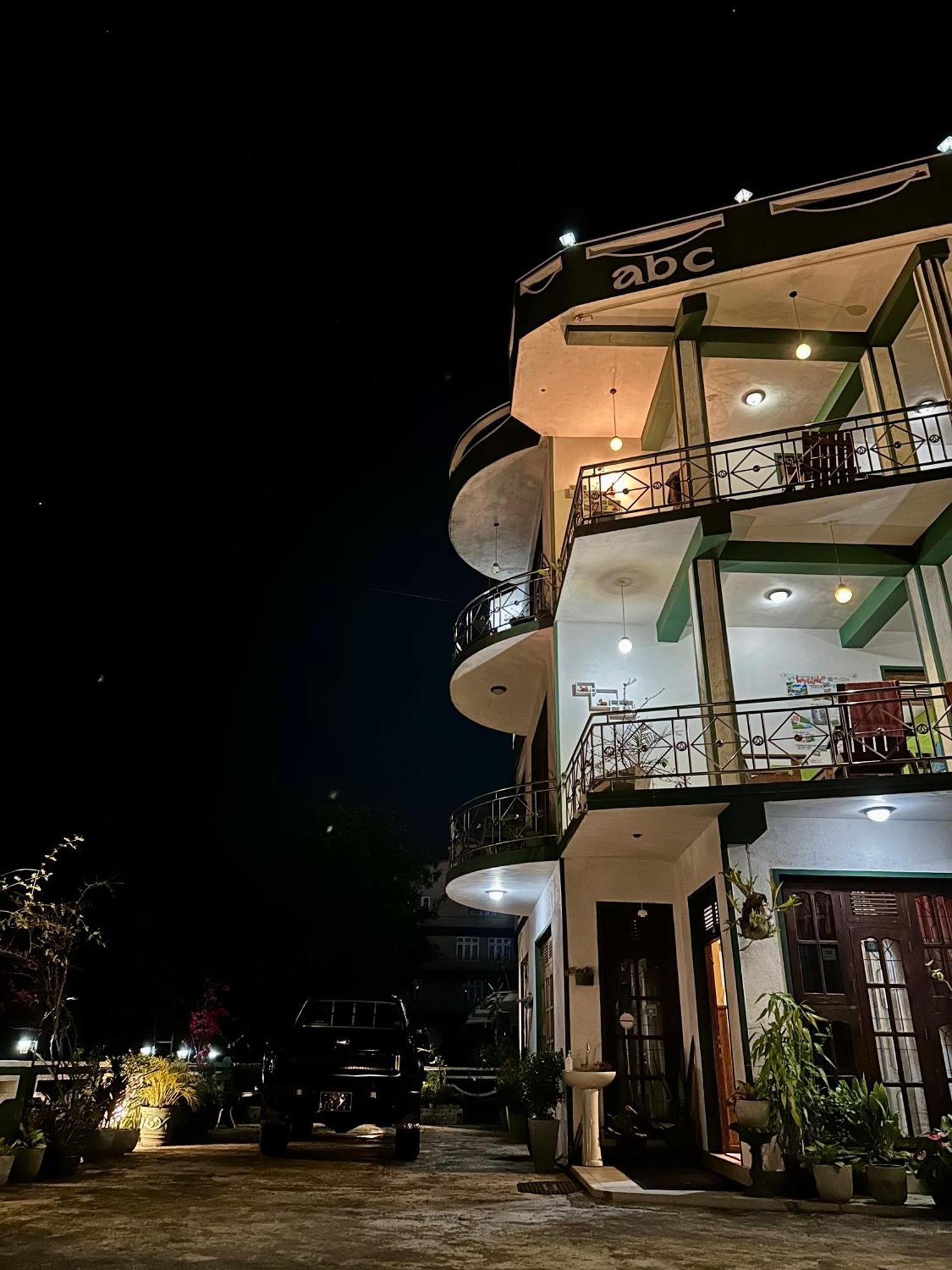 Abc Guest Inn & Restaurant Хапутале Екстериор снимка