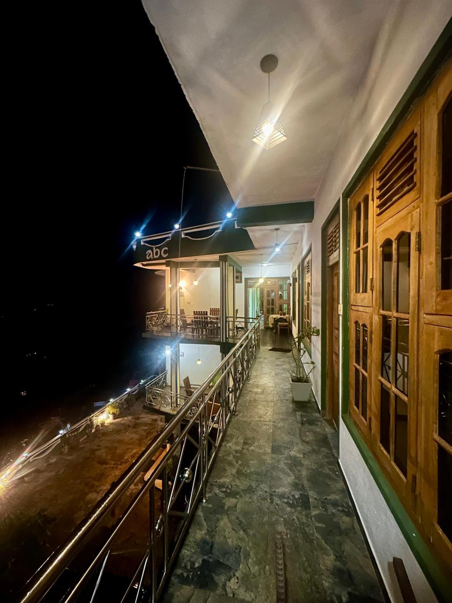 Abc Guest Inn & Restaurant Хапутале Екстериор снимка