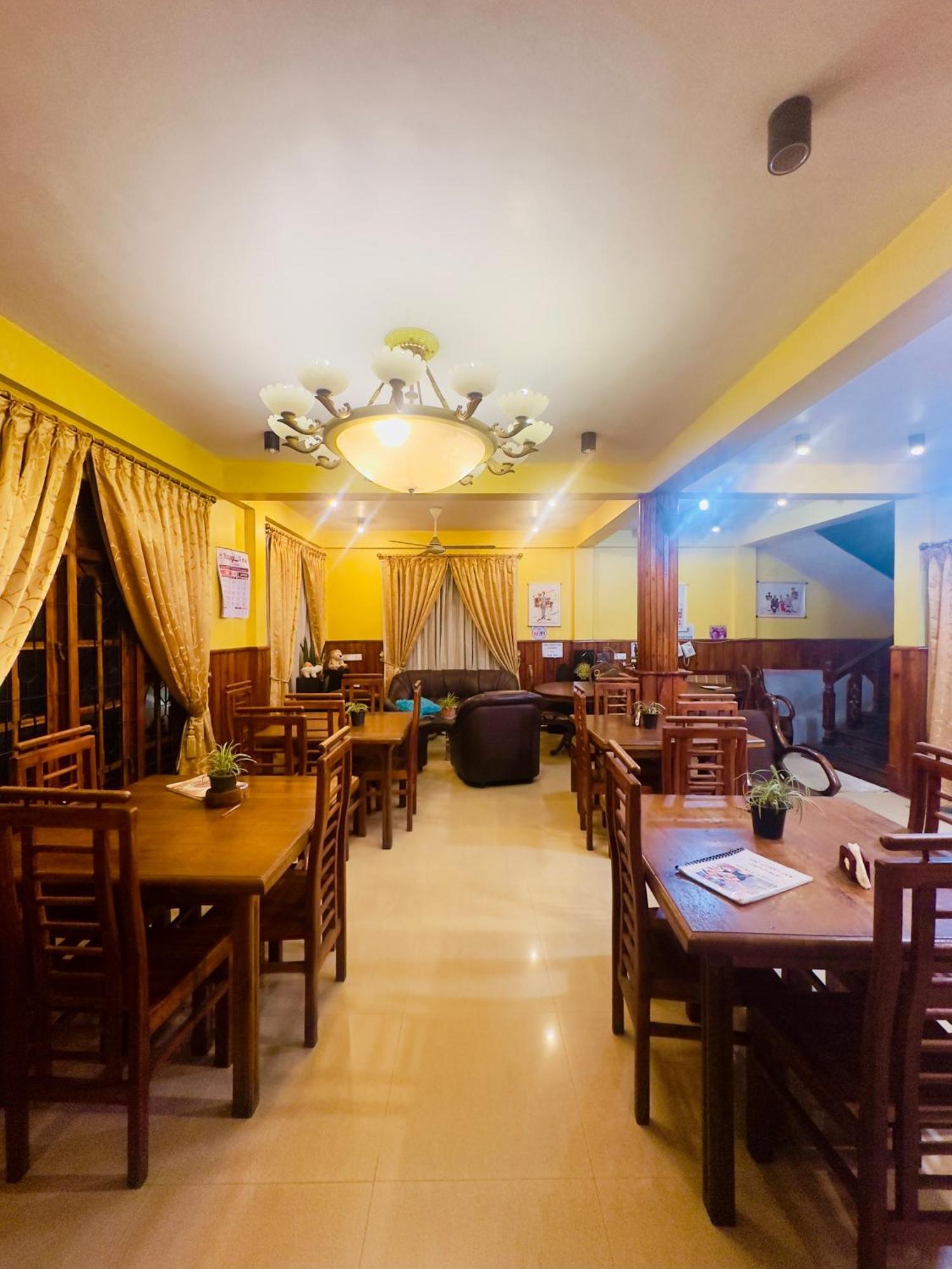 Abc Guest Inn & Restaurant Хапутале Екстериор снимка